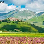 By Casamerina, In Town Of With Private Garden, Pool And Sauna * Narni